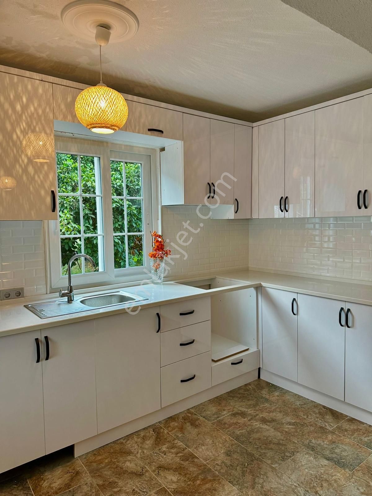 Turgut’ta Kısmi Eşyalı, Müstakil Bahçeli 1+1 Daire - Kiralık