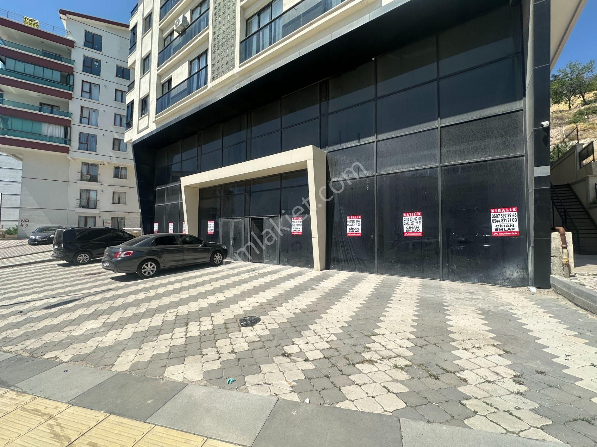 Cihandan Tabela Değeri Yüksek İvedik Cad. Cepheli 500 M2 Dükkan