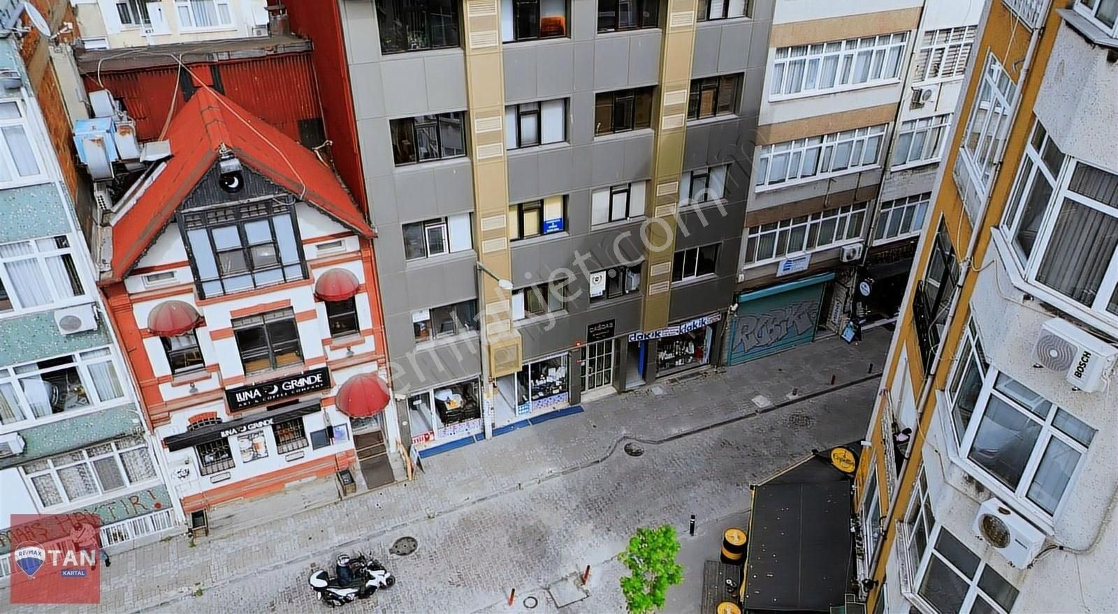 Kadıköy Rasimpaşa Çağdaş İşhanı Geniş Cephe Depolu 160m2 Dükkan
