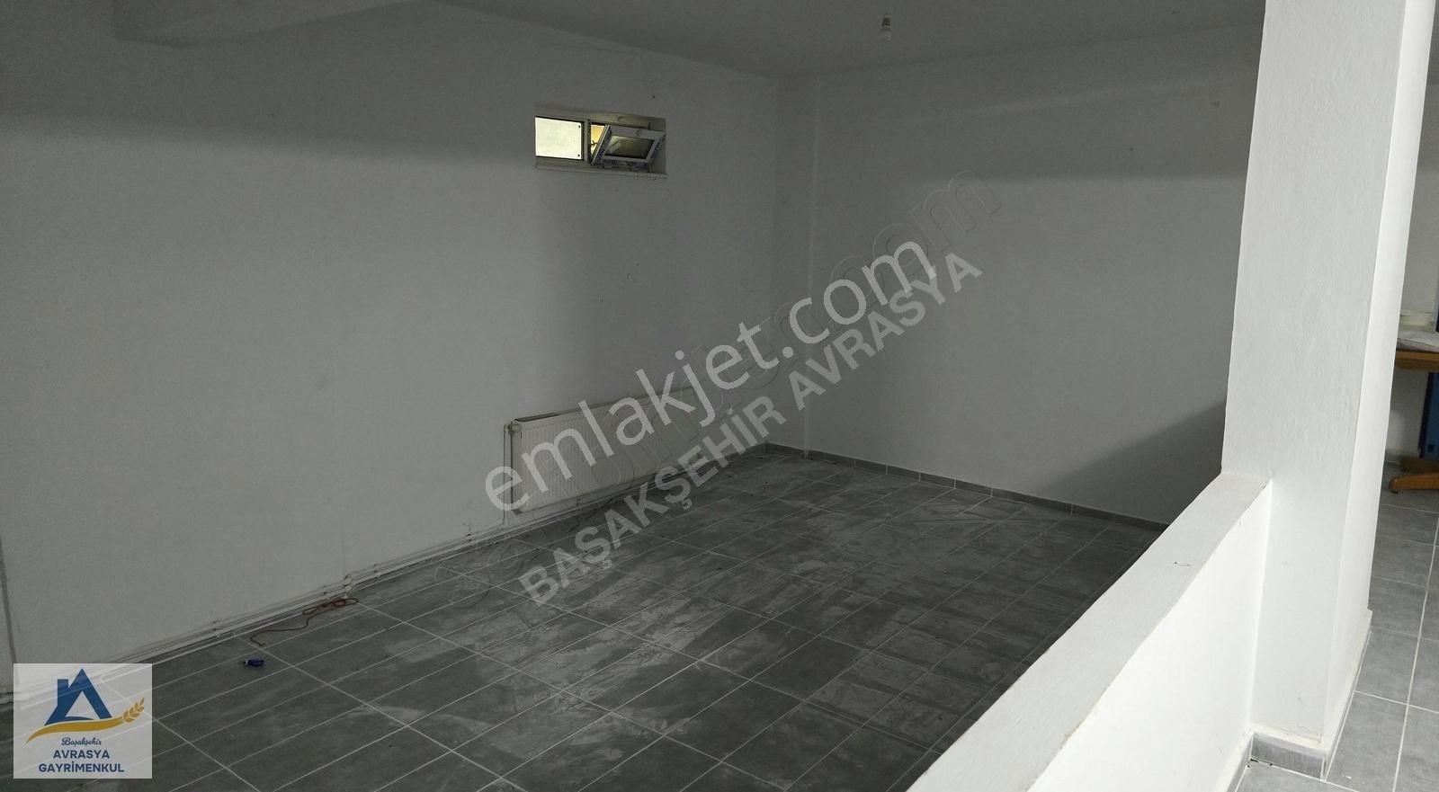 Silivri Ortaköy - Aynı Bahçe İçinde 2 Adet Havuzlu Satılık Villa