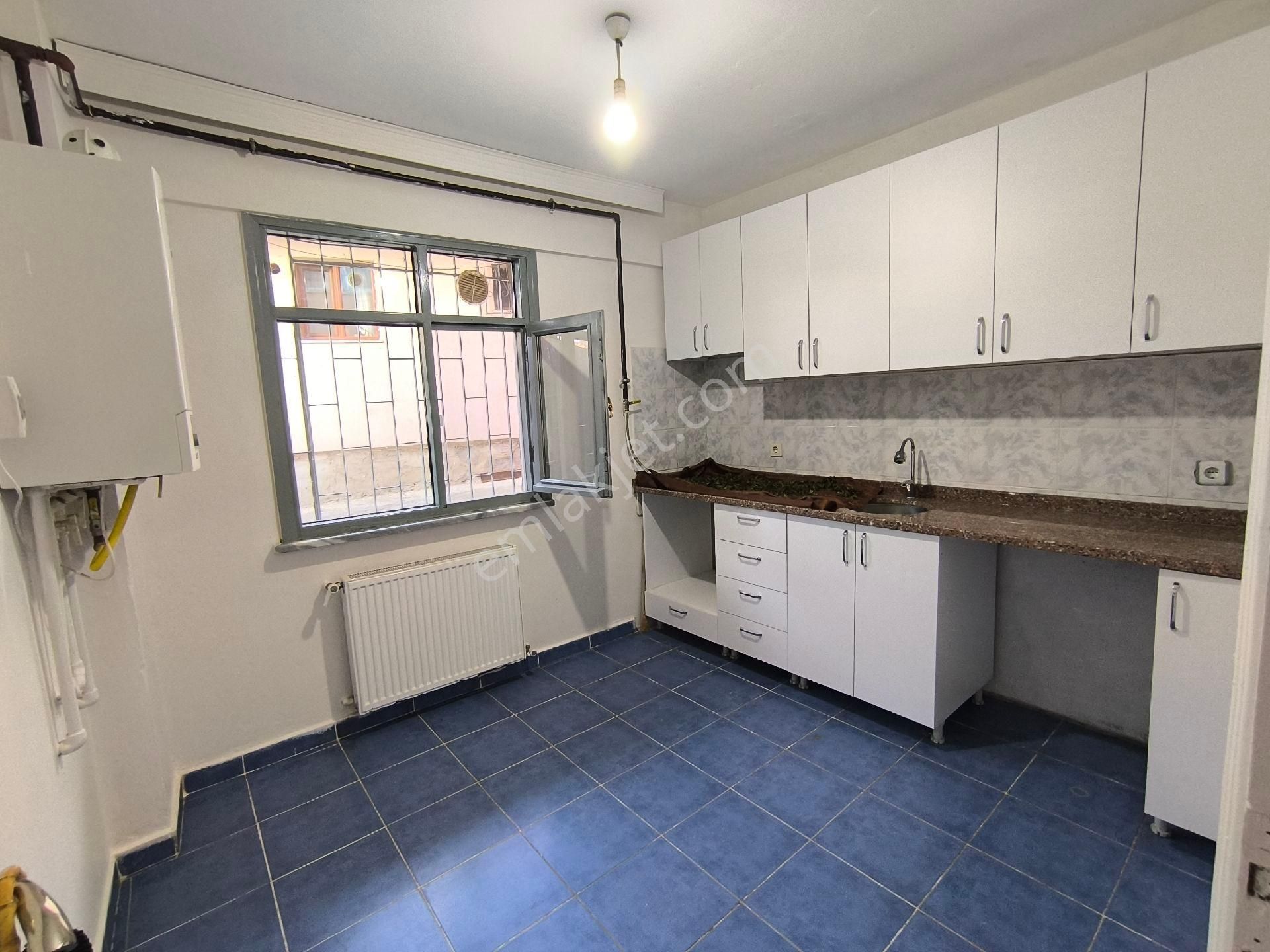 Sarıyer Pınar Mah.'nde 2+1 1.katta Balkonlu Aile Binasında Kiralık Daire