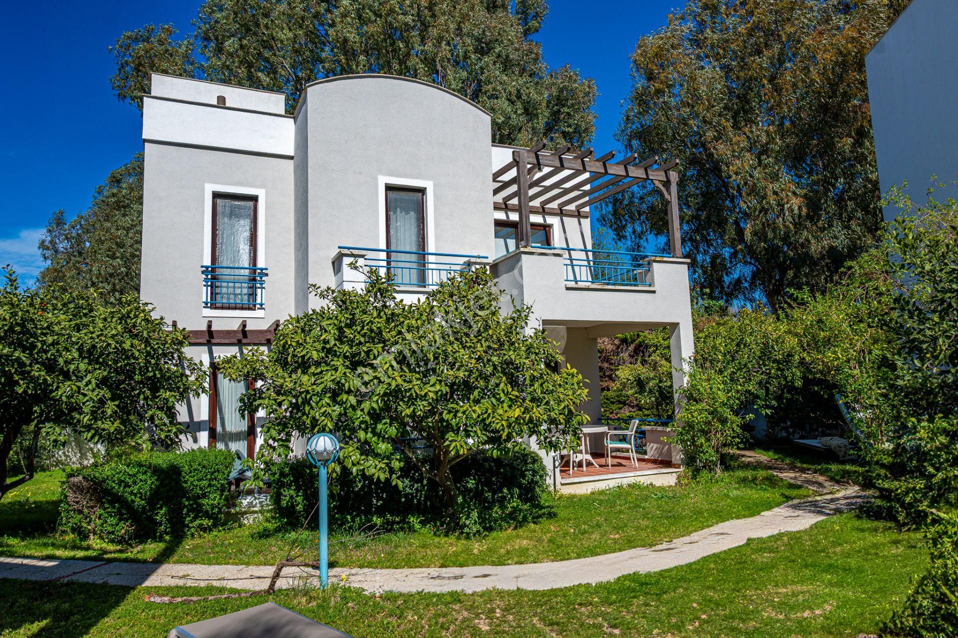Yalıkavak'ta Plaja 500 Mt. Site İçi 3+1 Düzayak Müstakil Villa