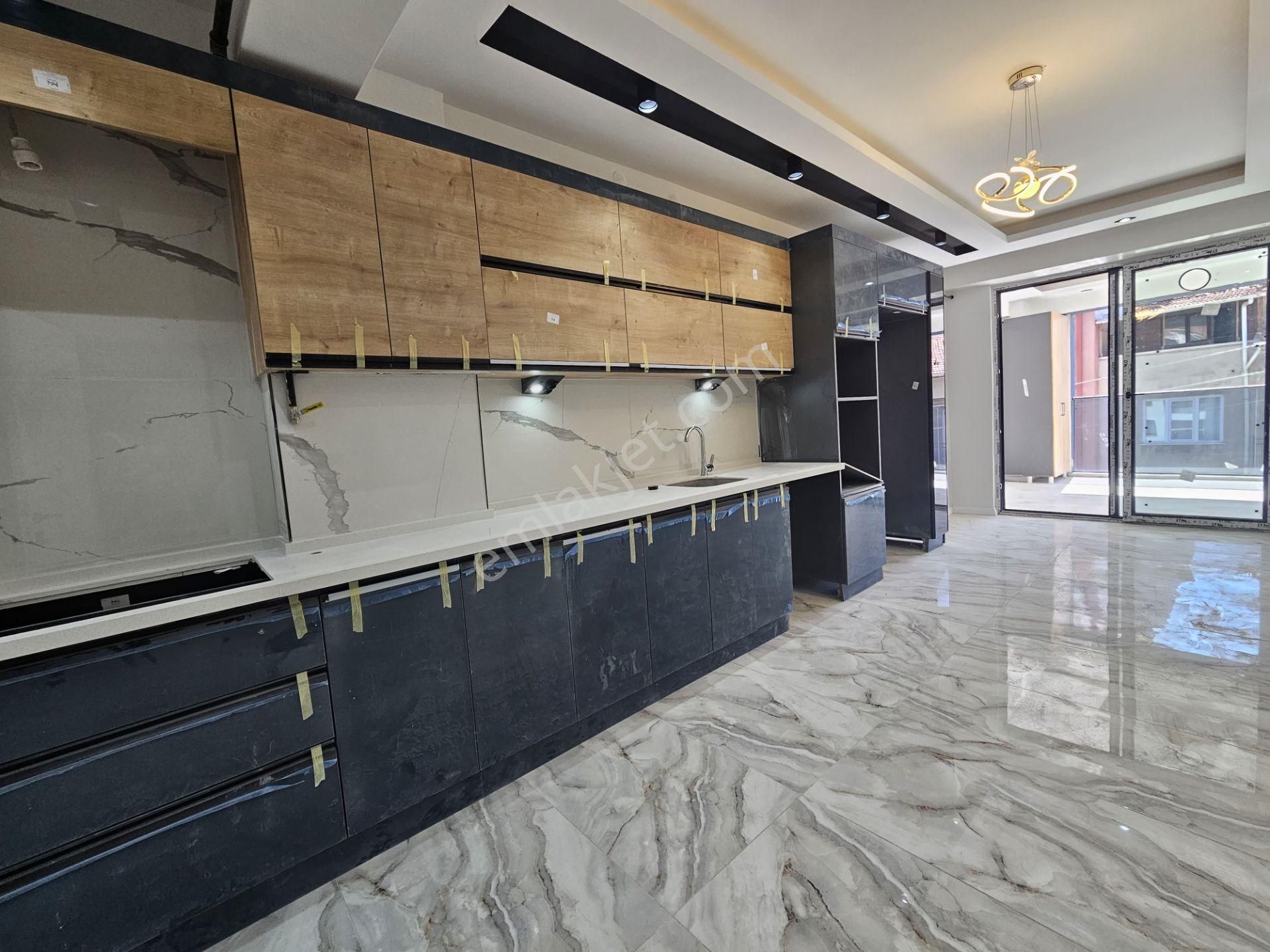 Sevgim'den Çamlıca Kapalı Pazar Yakını 145mt2 Satılık 2+1 Daire