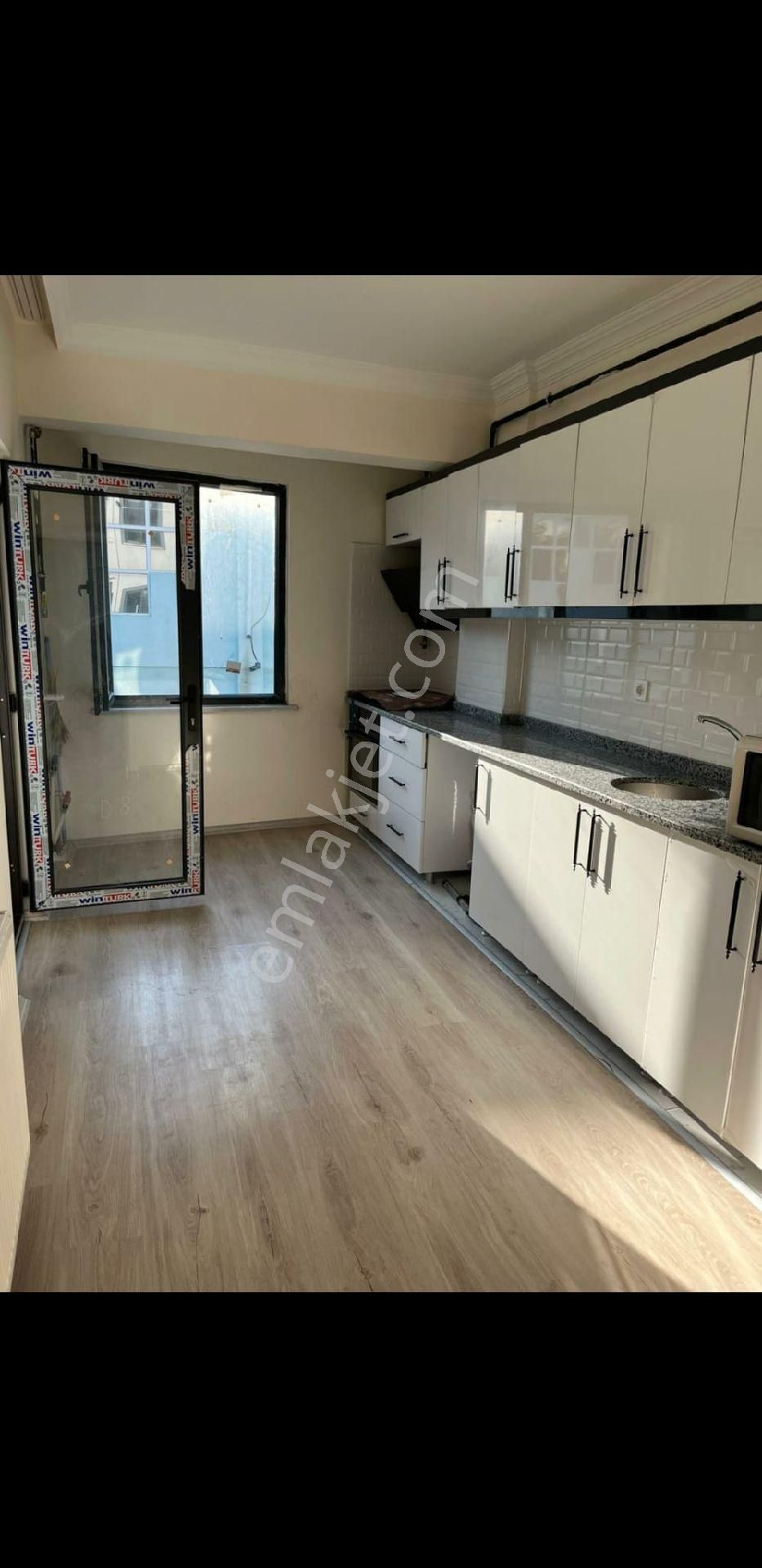 Parlar Emlaktan Satılık 2+1 100m2 Çarşıya Marketlere Yakın Konumu İyi Balkonlu Doğalgazlı