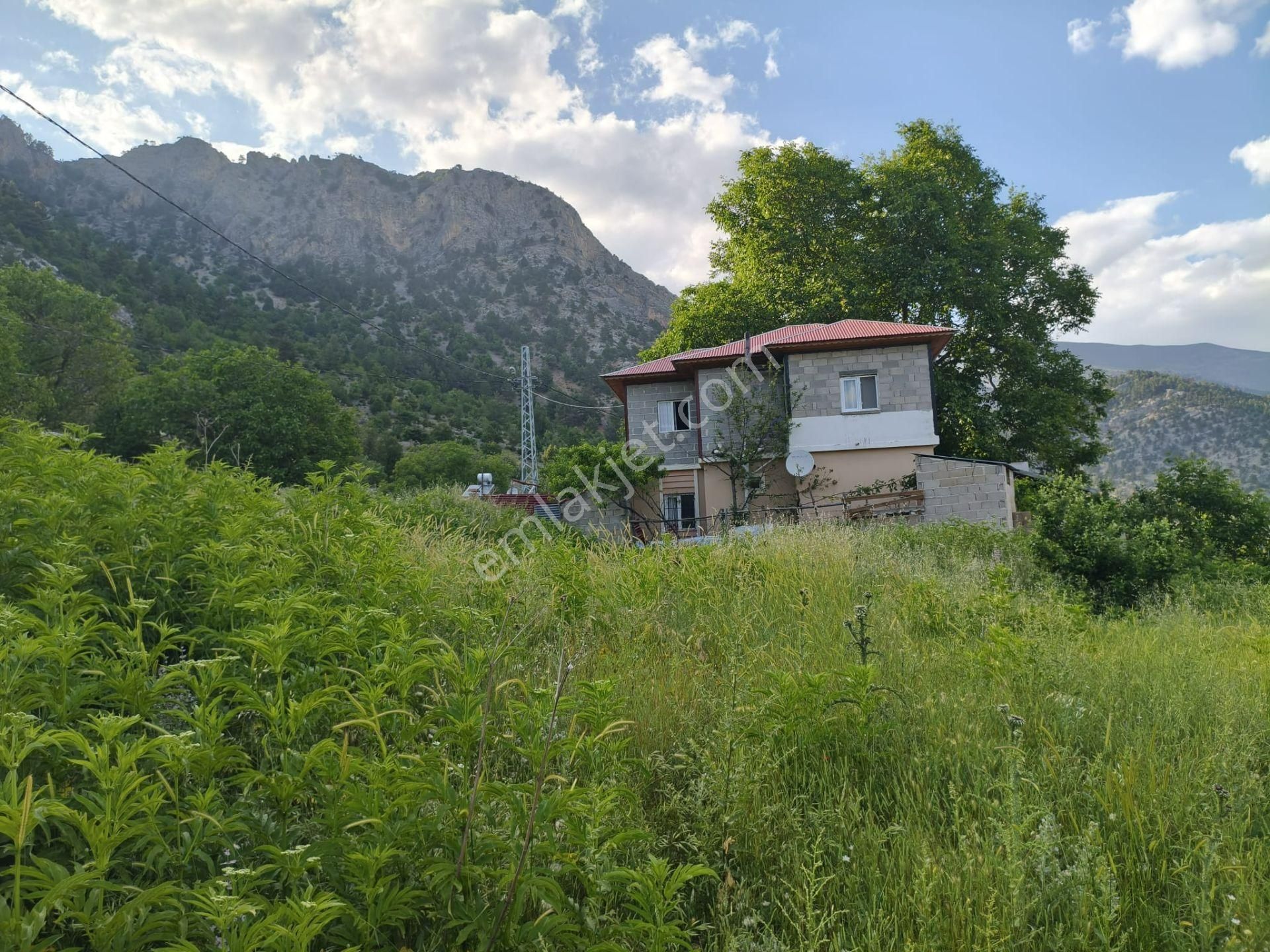 Pozantı Kar Emlaktan Akçatekir Çıralı Mevkiinde Doğa Manzaralı Satılık Yaylalık 385 M2 Arsa