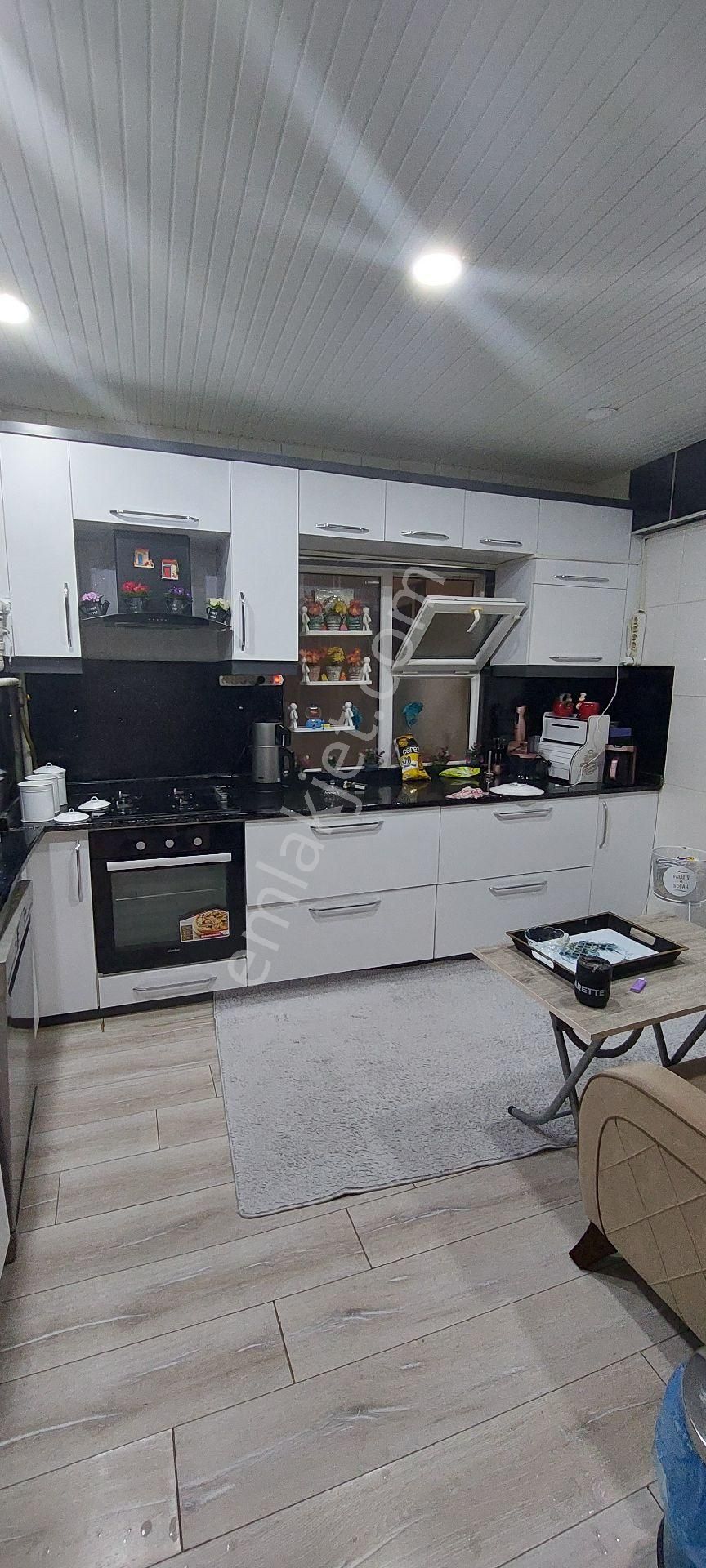 Sivas Hikmet İsik Caddesinde İci Yapilı Caddeye Sifır Daire
