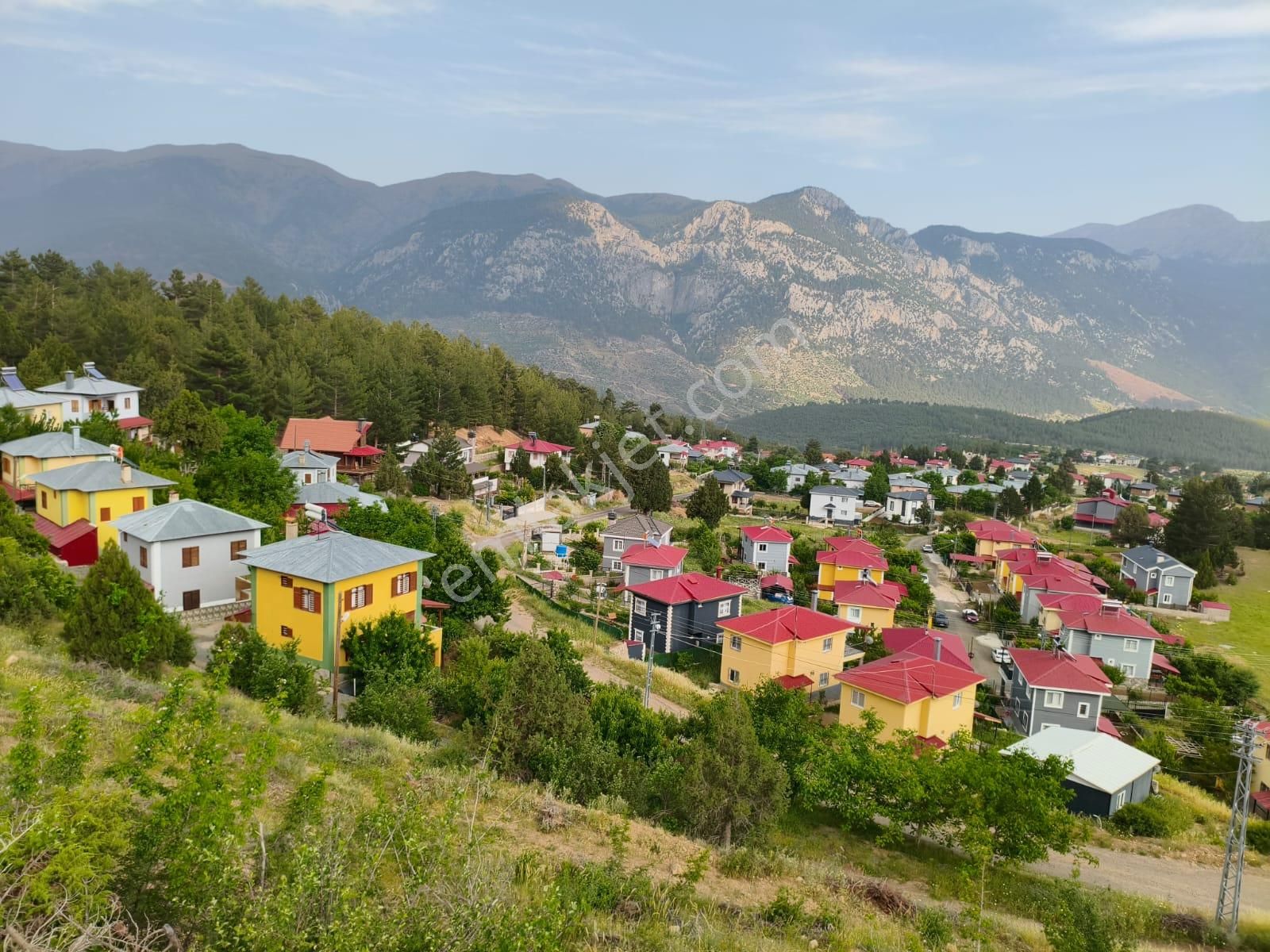 Pozantı Kar Emlaktan Alpu Yaylası Radar Yolunda Doğa Manzaralı İmralı İfrazlı 400 M2 Satılık Arsa