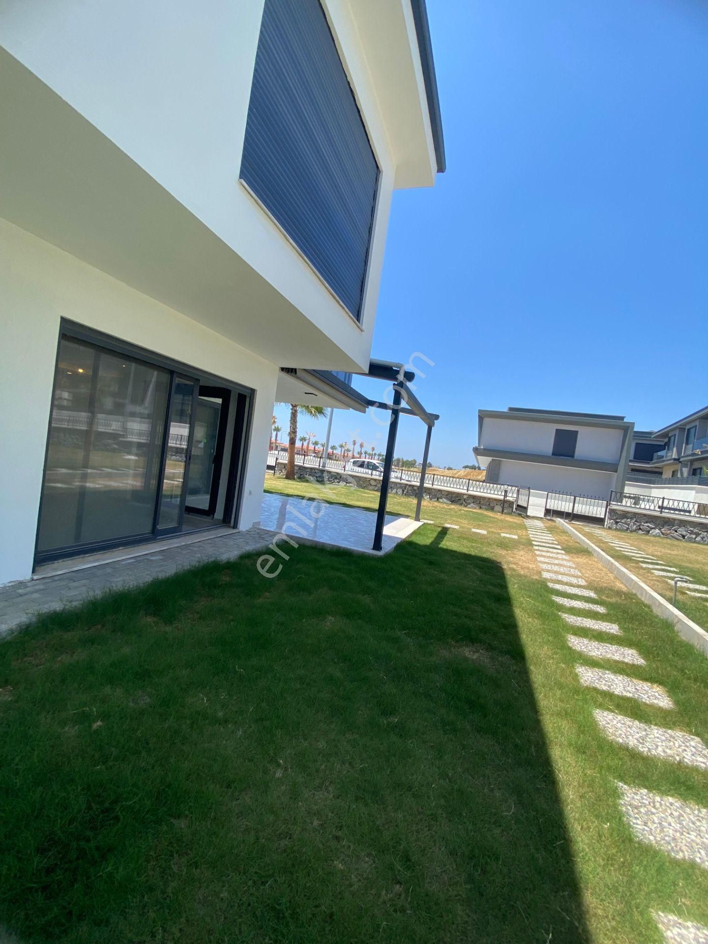 Kuşadası Sahil Siteleri (soğucak) 3+1 Satılık Yazlık Villa (yeni Yapılı)