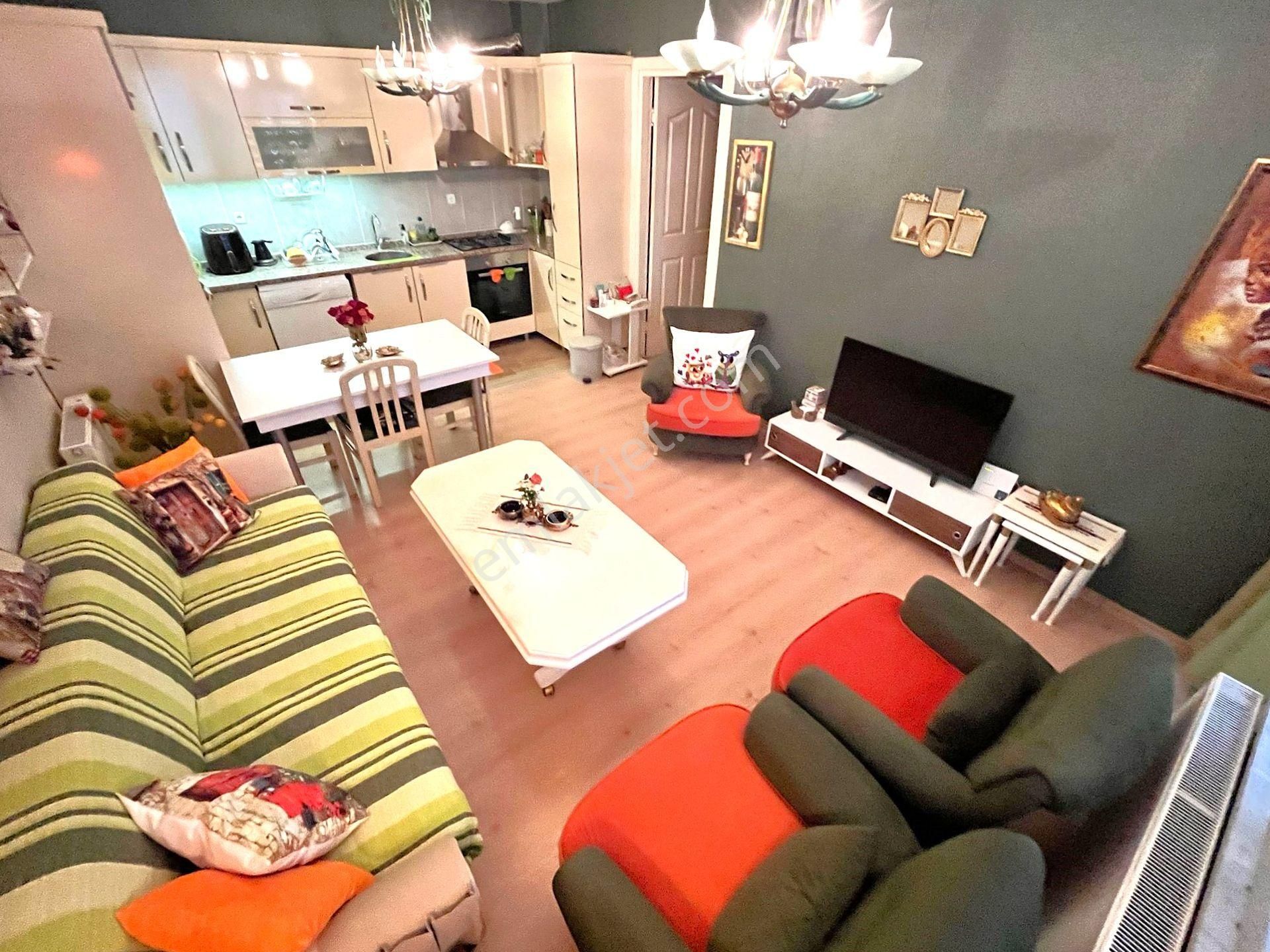 Akçay'da Aygül'den Müstakil Tadında Denize Yakın Site İçi Geniş Balkonlu Masrafsız 2+1 Satılık Daire