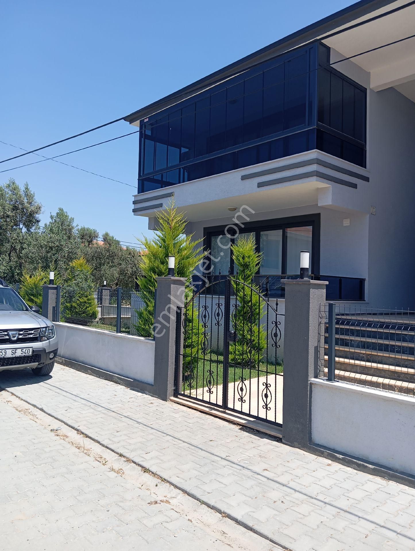 Parlar Emlaktan Satılık Daire 2+1 90 M2 Havuzlu Bahçeli Yola Cepheli