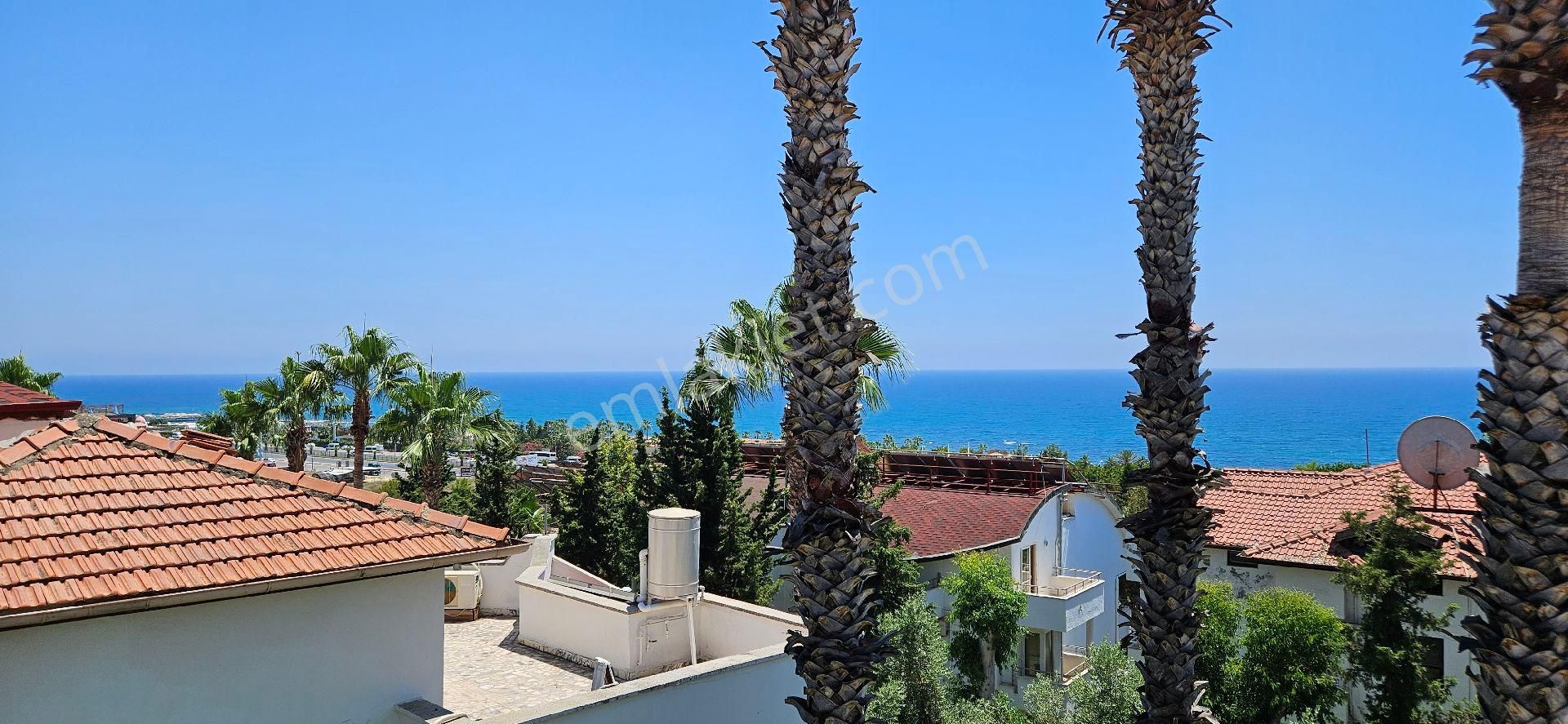 Alanya Türklerde Site İçinde Havuzlu Deniz Manzaralı 3+1 Kiralık Villa