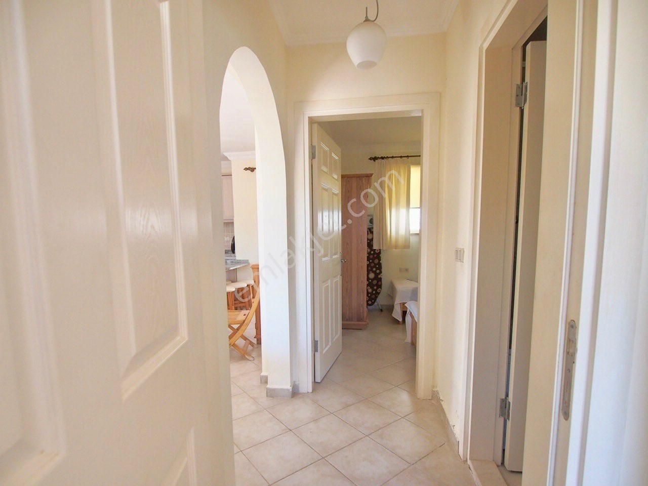 Büyük Köşe Bahçeli Satılık Ev Özel Plajlı Sitede İngilizden Acil Satılık - Görsel 10