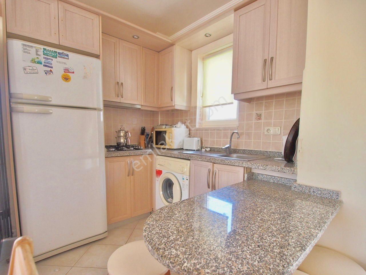 Büyük Köşe Bahçeli Satılık Ev Özel Plajlı Sitede İngilizden Acil Satılık - Görsel 2