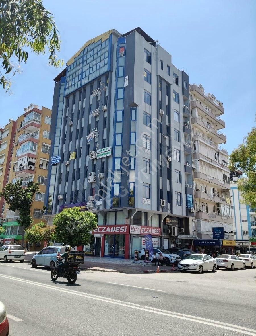 Güllük Caddesi Anafartalar İş Merkezinde 2+1 Geniş Satılıkofis
