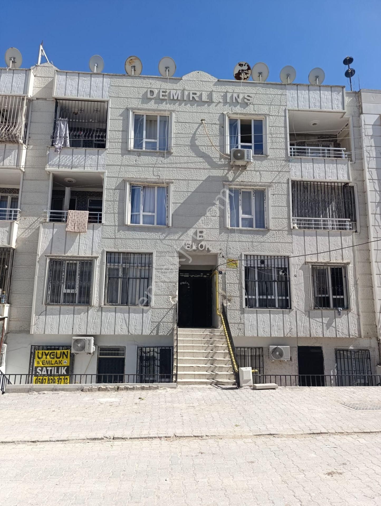 Uygun Emlaktan Ahmet Yesevide Giriş Kat 4 Oda D. Gazlı Satılık Daire