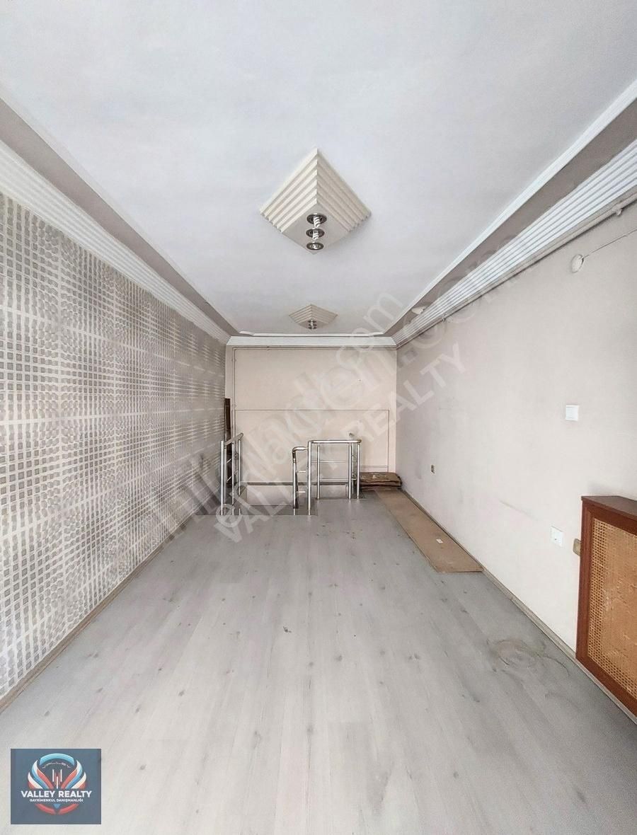 Valley Realty'den Atatürk Bulvarı Üzerinde Kiralık Dükkan
