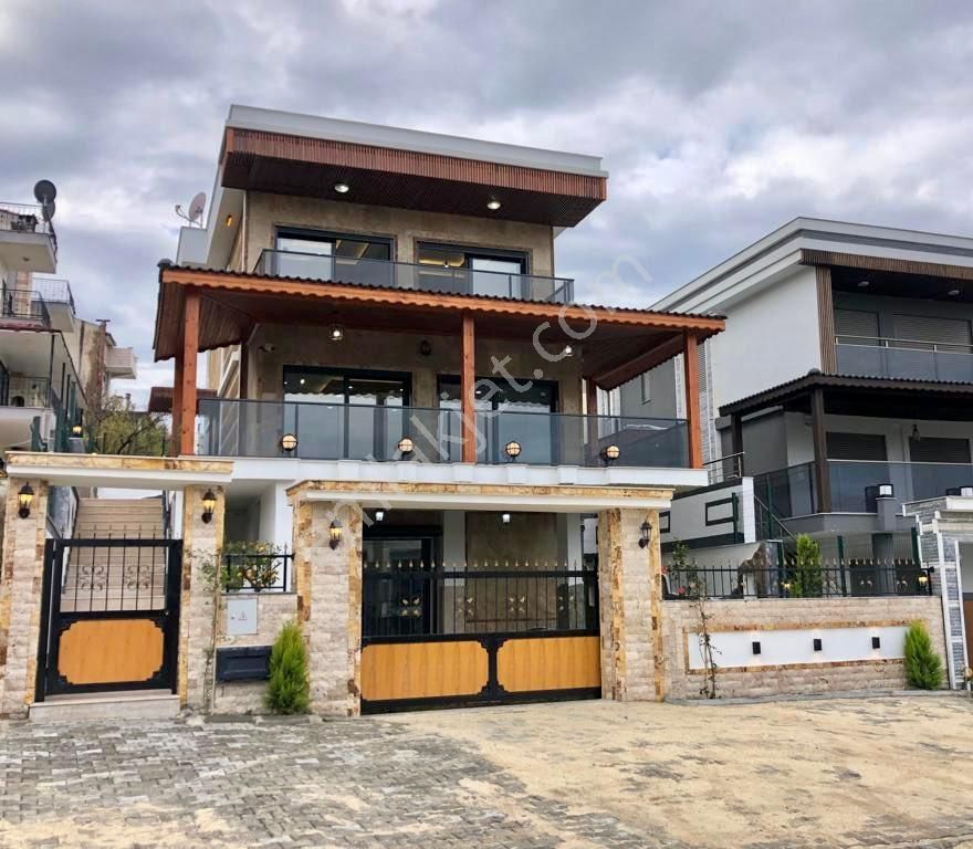 Kuşadası Karaovada Özel Havuzlu Müstakil Villa