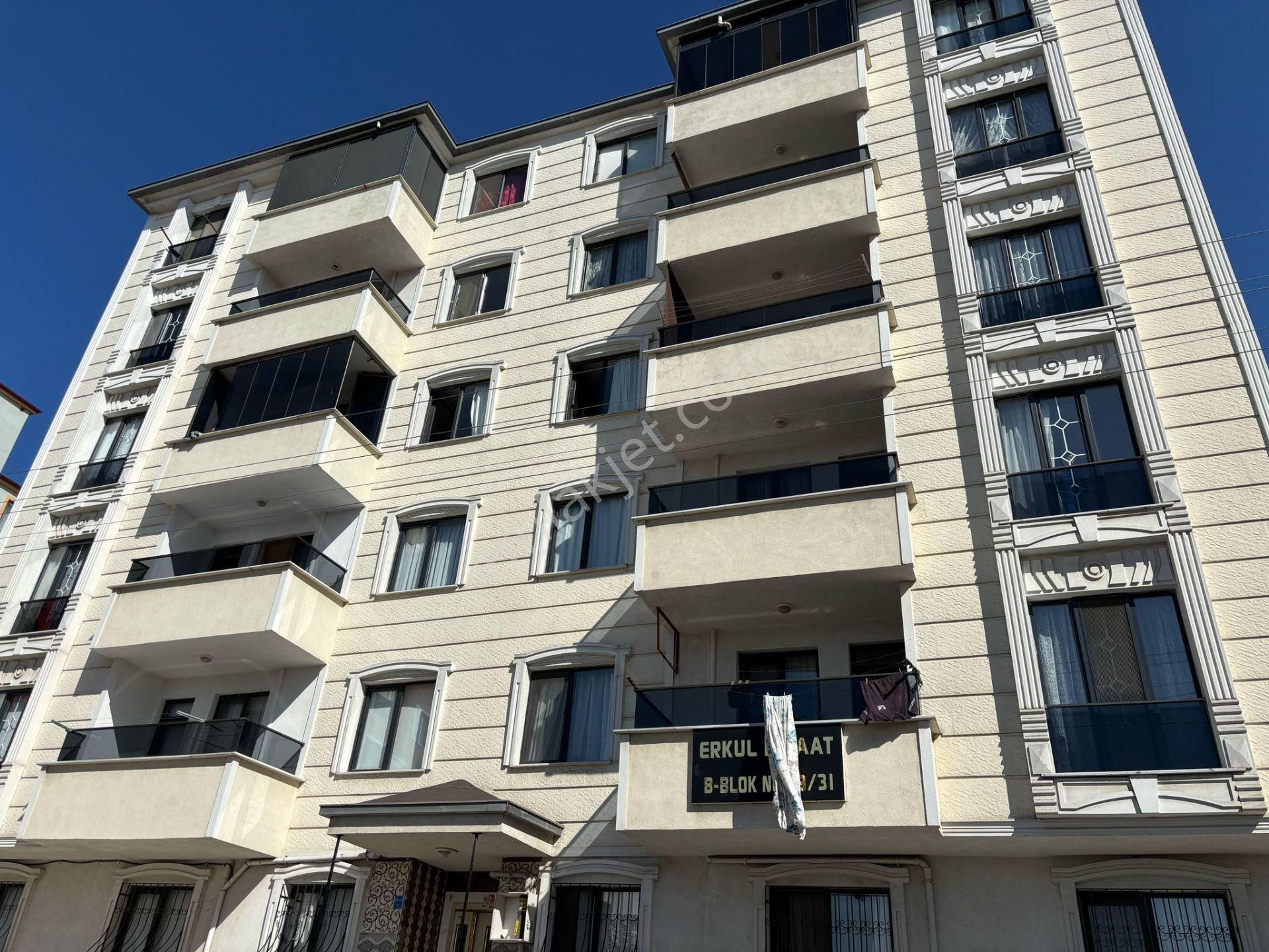 **eryıldız Gayrimenkul'den**çorlu Caddesinde Kiralık Ful+ful 2+1