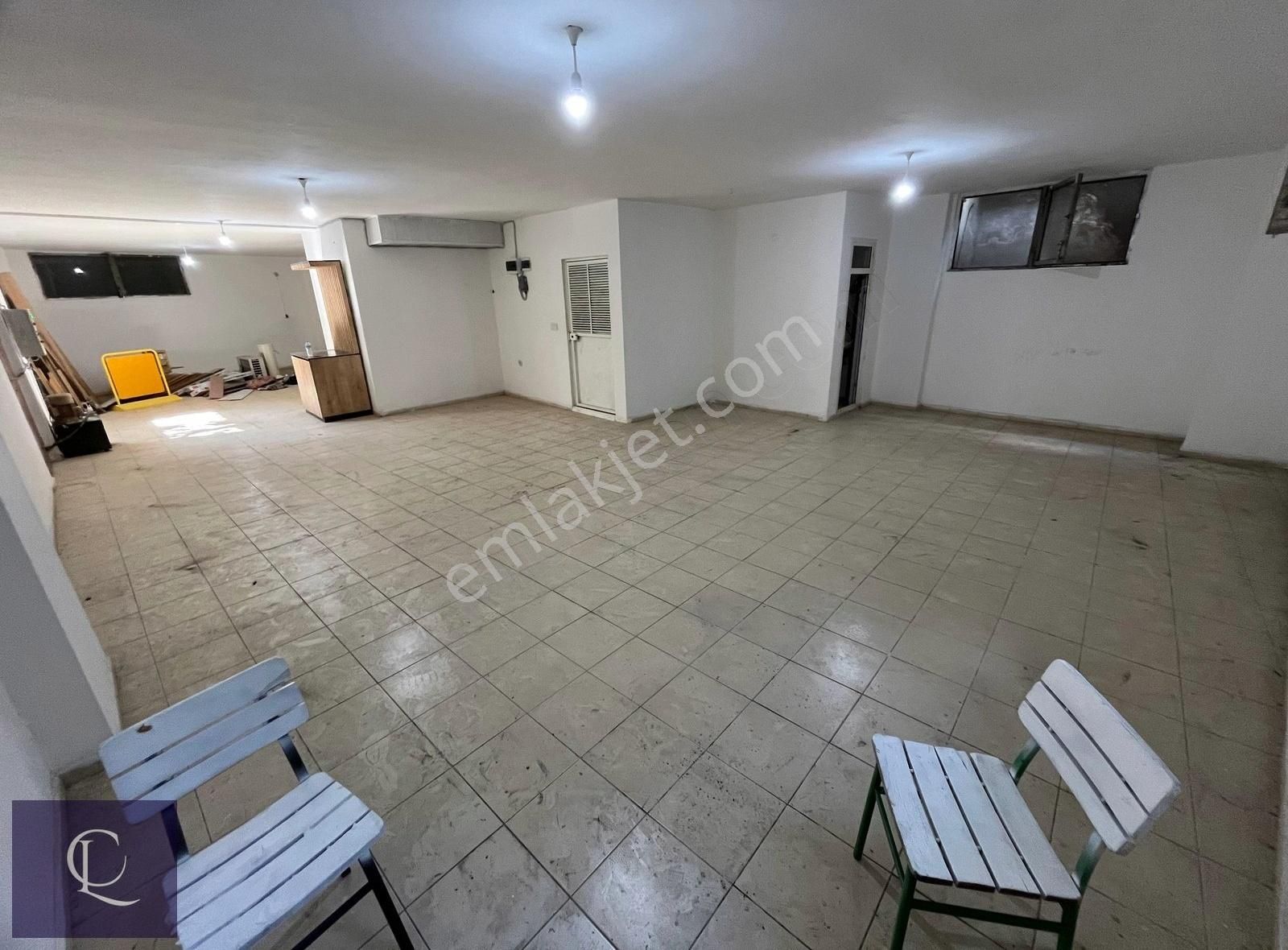 **muratpaşa Kızıltoprak Mahallesinde Yük Asansörlü Depo 260m2**