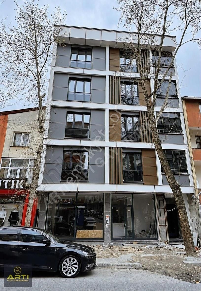 Metrobüse Yakın Merkezi Konumda Sıfır 2+1 Satılık Daire !!!