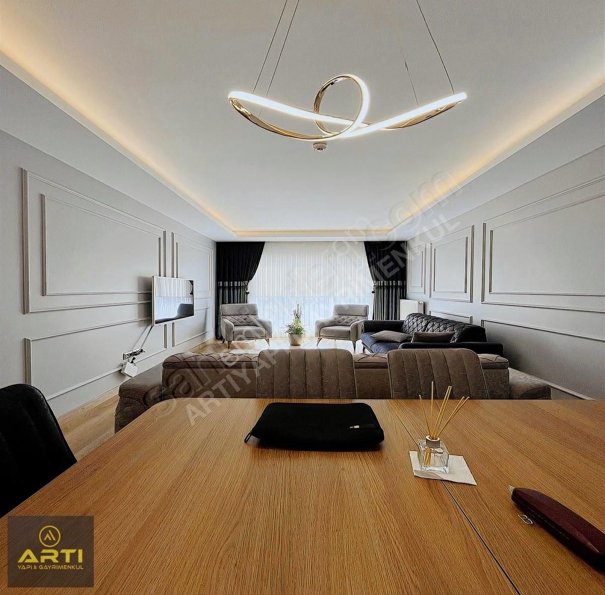 Bölgenin En Prestijli Sitesinde Ful Konsept 3+1 Satılık Daire