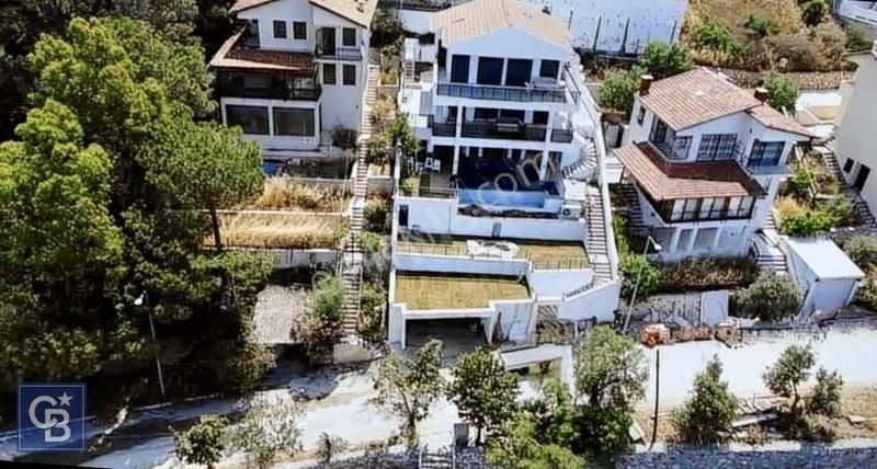 Yoncaköyde Eşsiz Panoramik Deniz Manzaralı Özel Havuzlu Villa