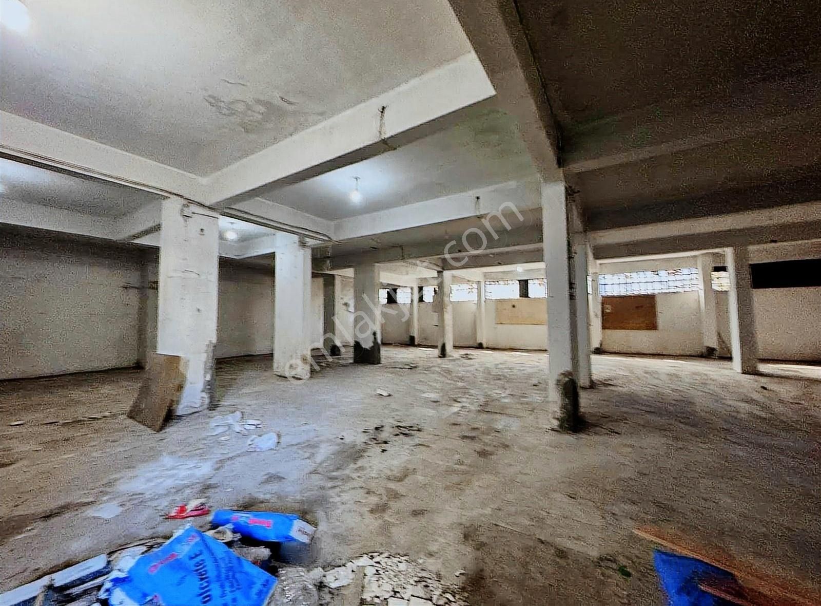 Ümraniye De Kiralık 270 M2 Tüm İşlere Uygun Dükkan