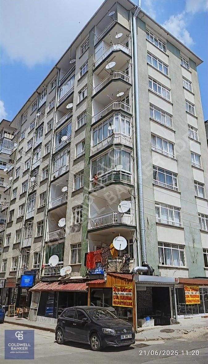 Demetevler Metroya Yakın Cadde Üzeri Köşede Satılık 3+1 Daire