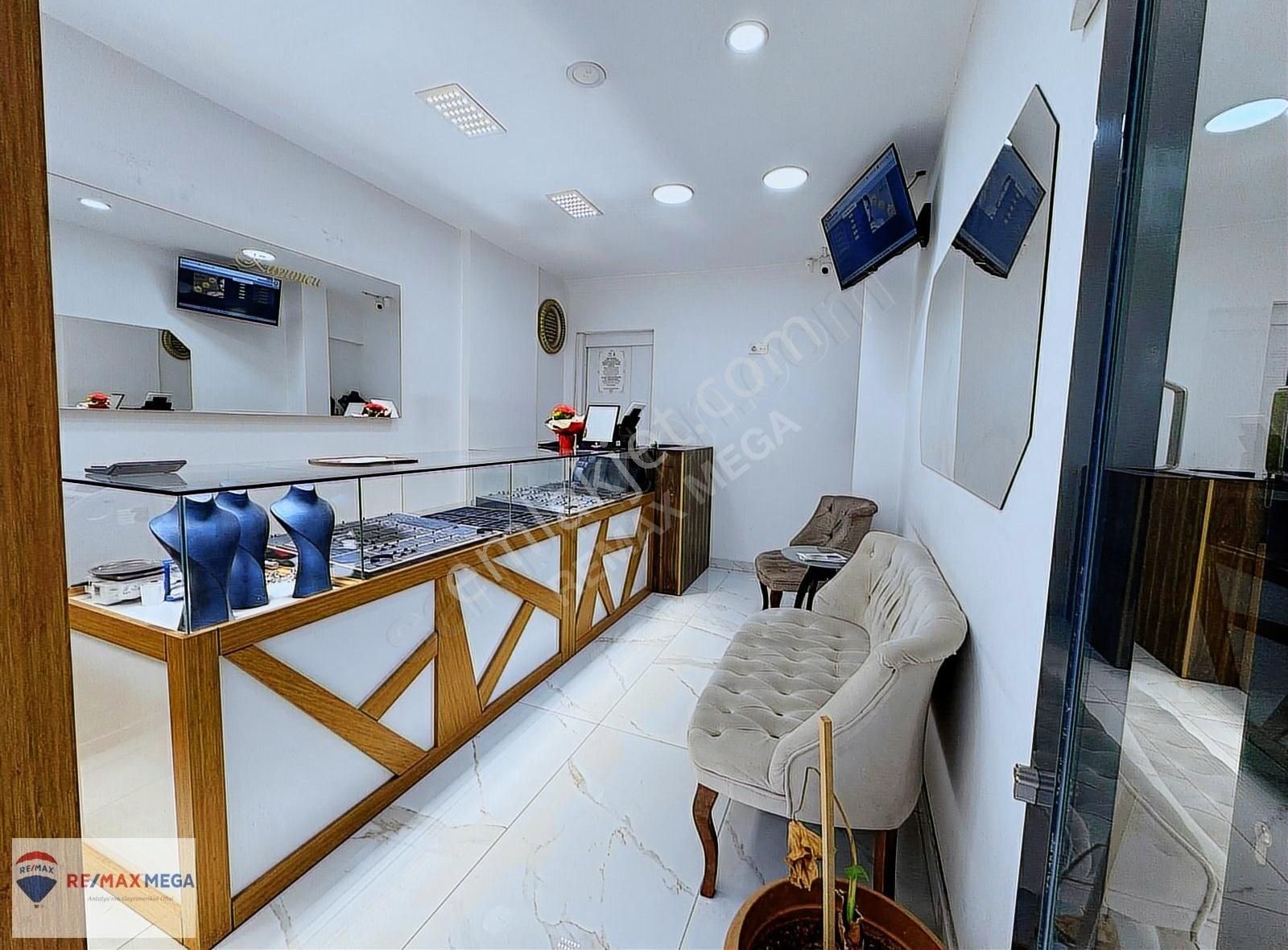 Güllük Caddesi'nde Devren Kiralık Kuyumcu Mağazası