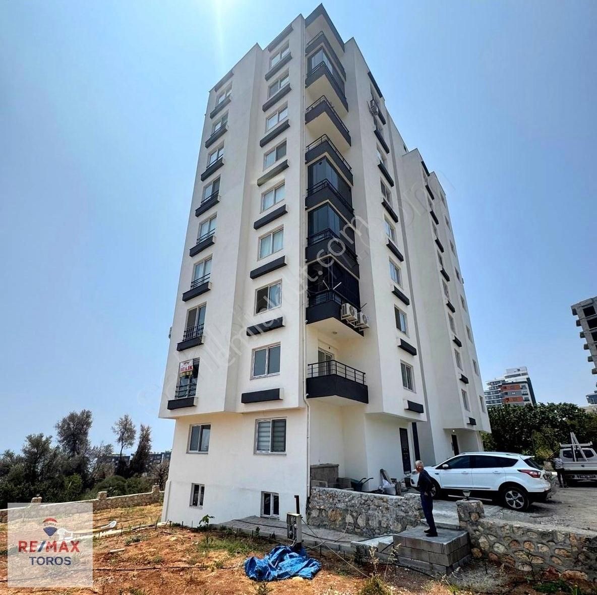 Remax Toros'tan Ayaş'ta Havuzlu Deniz Manzaralı Eşyalı 1+1