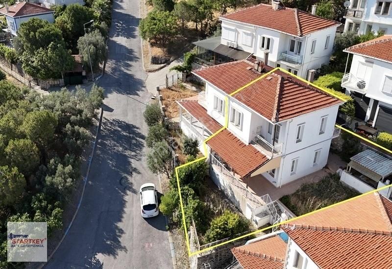 Eski Foça'da Kesintisiz Deniz Manzaralı Satılık Dubleks Villa