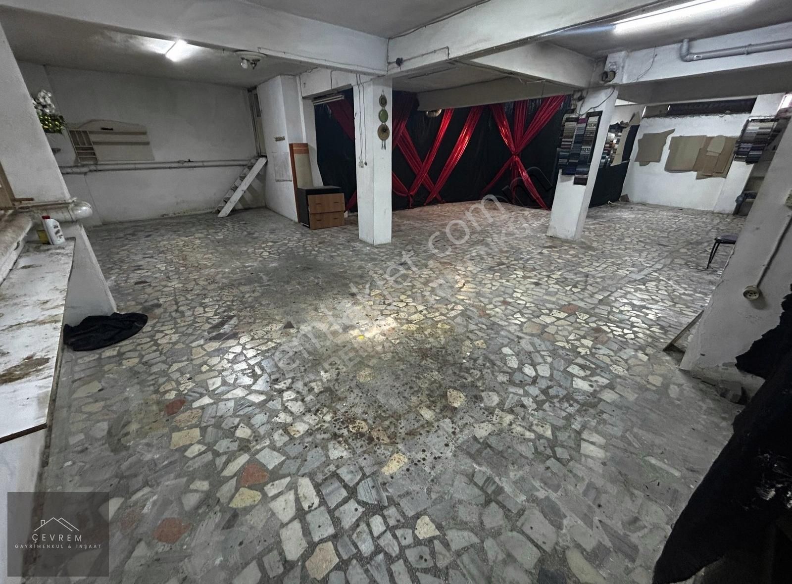 *çevrem*den Yeşilova'da 160m² Kullanışlı , Yüksek Tavanlı Dükkan