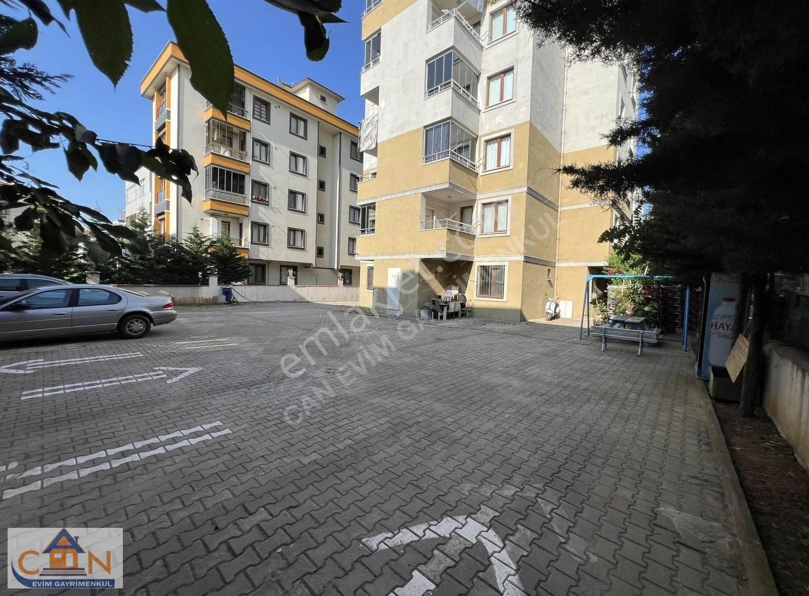 Canevim'den Düz Giriş Açık Otoparklı Geniş Kullanışlı 2+1 Satıl