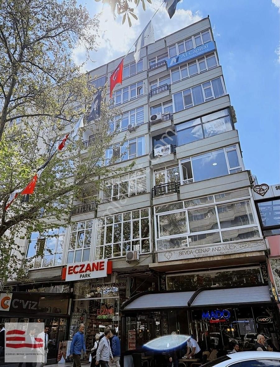 Tunalı Hilmi Caddesinde Klinik Olmaya Uygun Satılık Daire