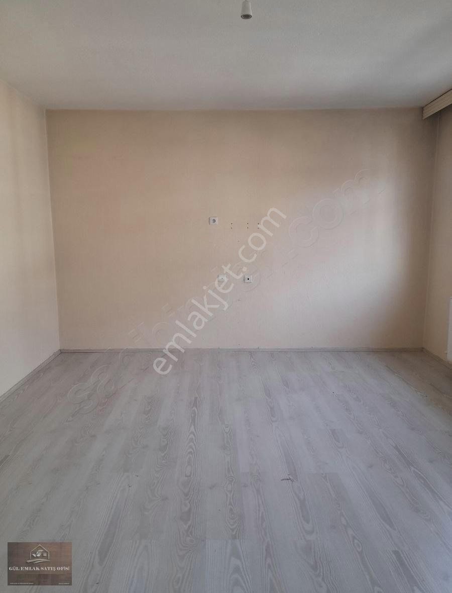 Gül Emlaktan Satlık 3+1 Dogalgazlı Çarşı Merkezinde 4 Kat Daire - Görsel 4