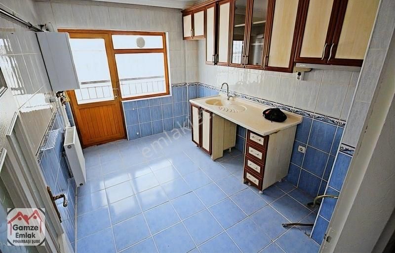 Gamze Emlak'tan Malazgirt'te 3+1 E.banyolu Merkezi Konumda Daire