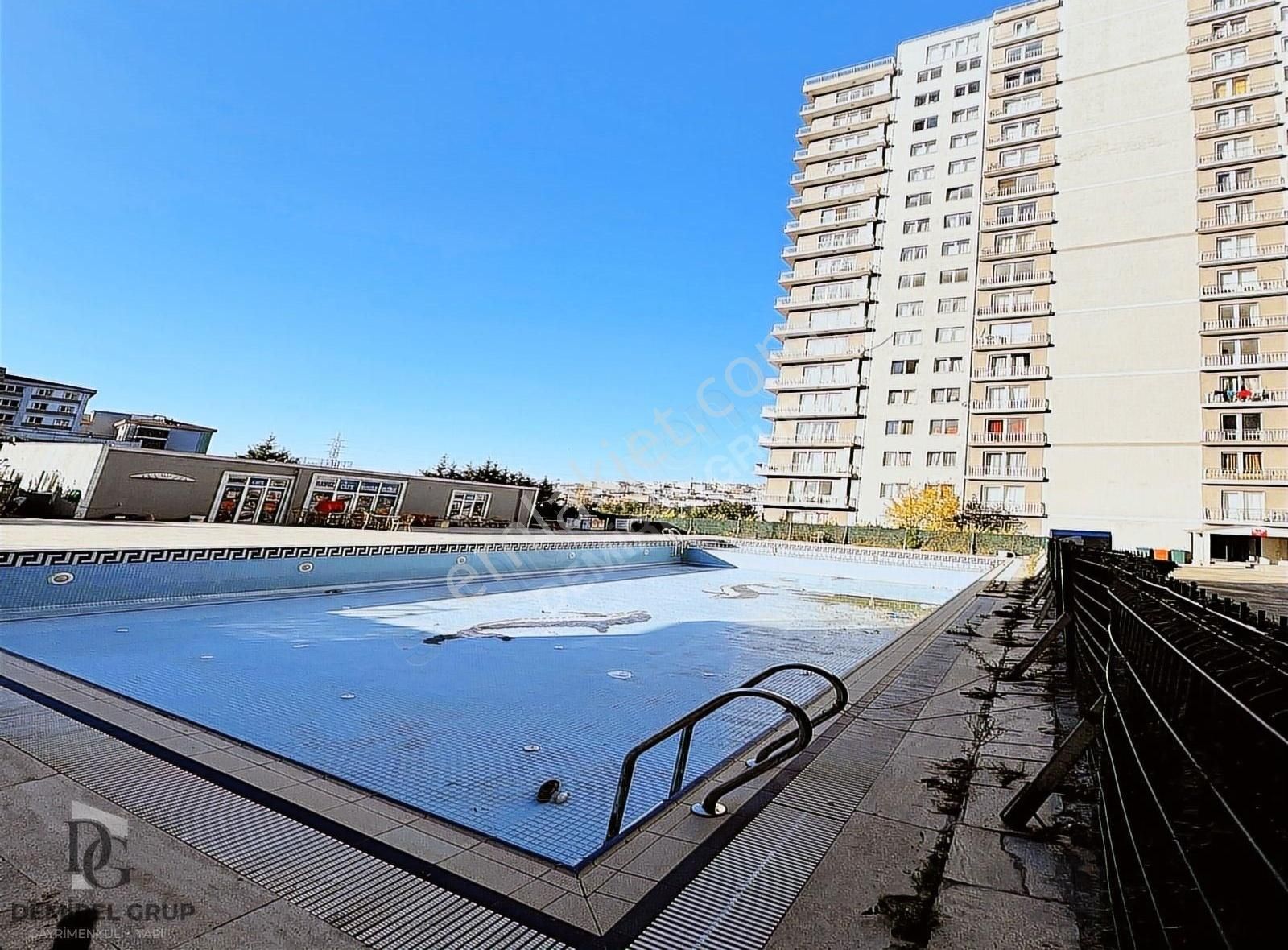 Metrobüse Yakın Güvenlikli+havuzlu Site İçi 2+1 Fırsat Daire !