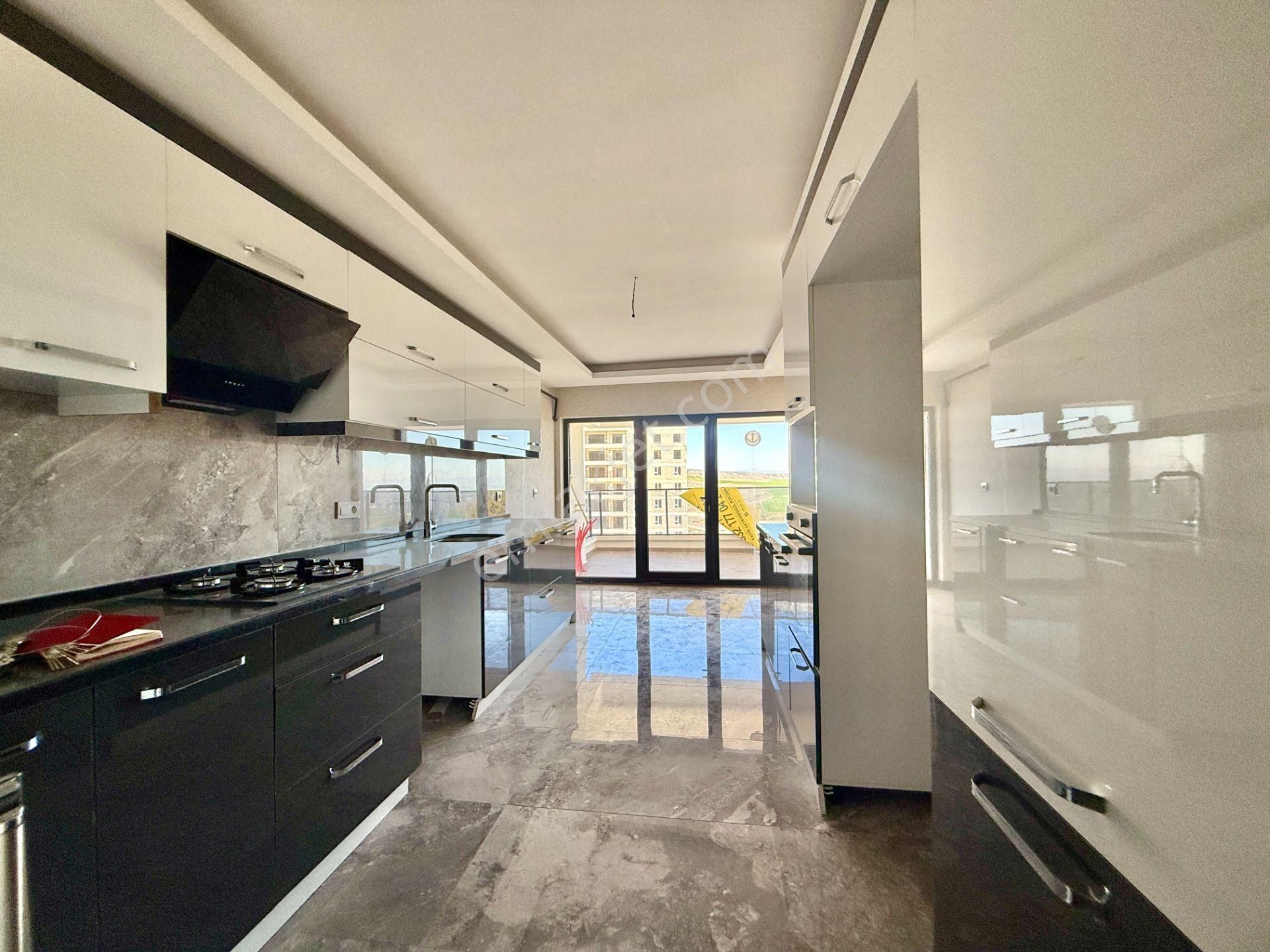 Çiftçioğullarından Hastane Bölgesinde Site İçerisinde Asansörlü E.banyolu G.odalı Geniş 4+1 Daire