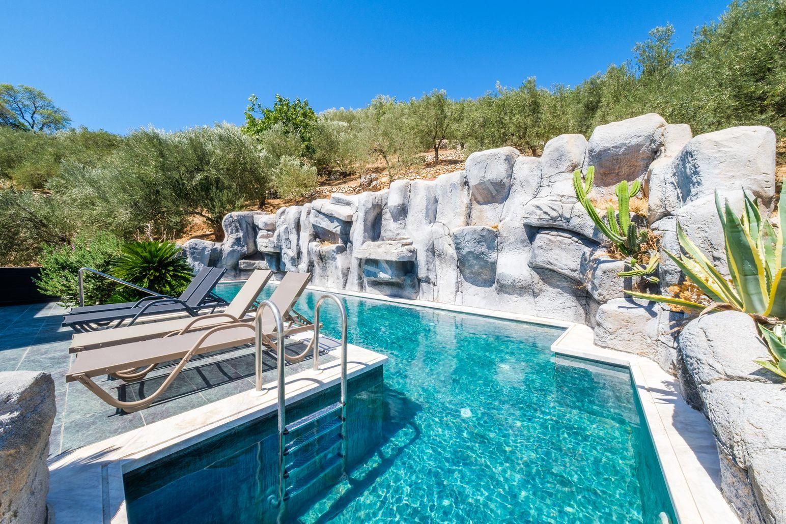 Edremitte Ultra Lüks Özel Yapım Müstakil Villa - Görsel 26