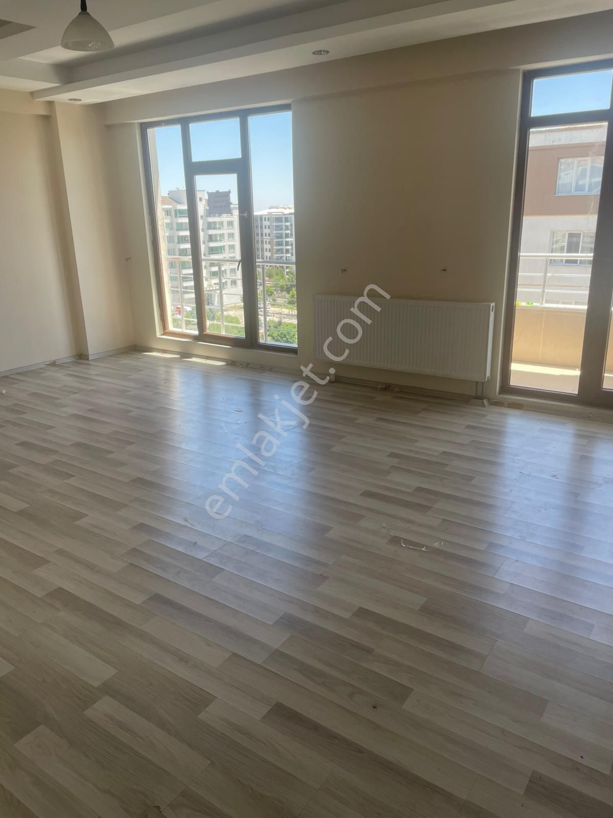 Bağcılar Millet Parkı Civarın’da Temiz Satılık 3+1 Daire