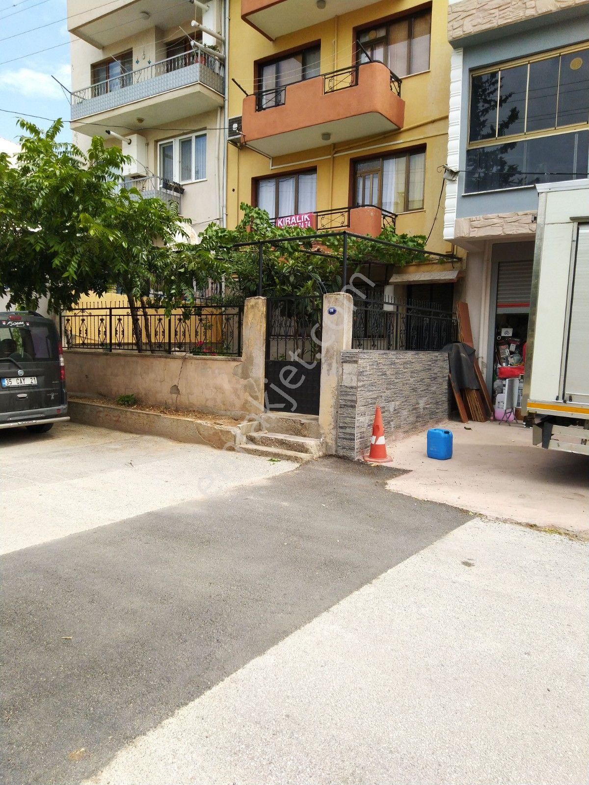 Şirinkapı Mah Buca Tenis Kulubu Yanında Kiralık 2+1 Daire