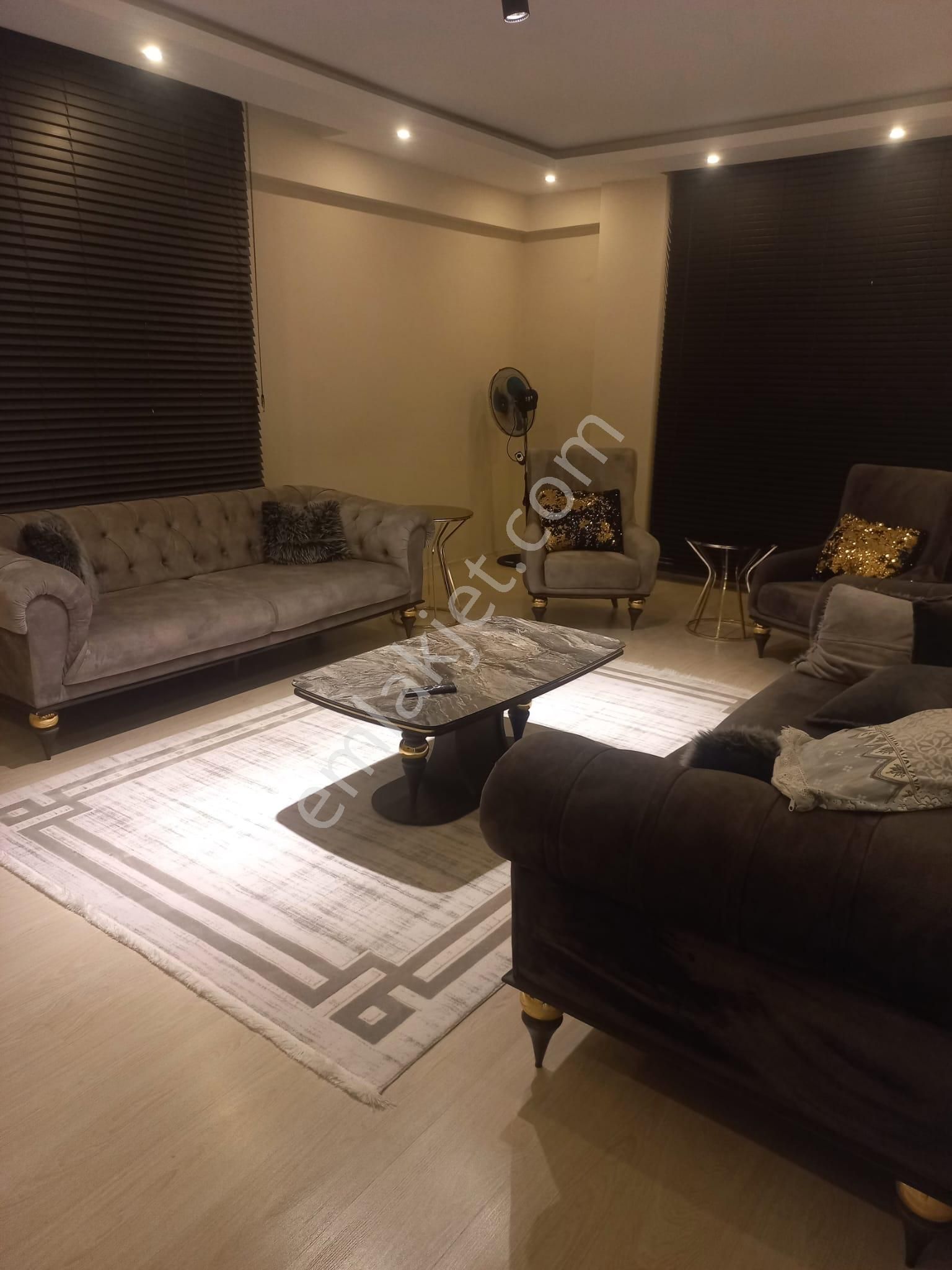 Satılık 4+1 Daire 1.kat 180 Mt.4.950.000 Tl.bin Evler Tapu Civ.ana Yol Kenarı.