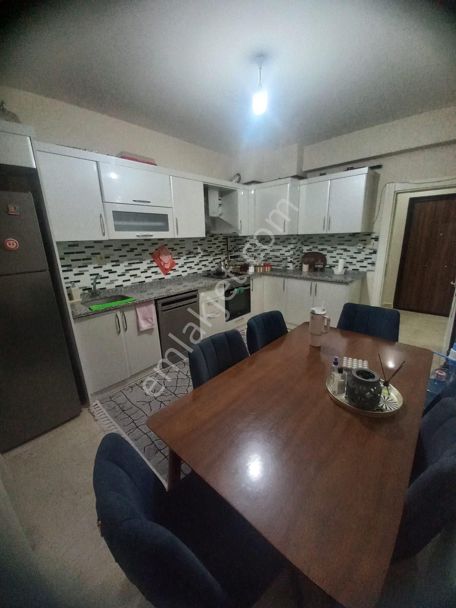 Satılık 4+1 Daire 1.kat 180 Mt.4.550.000 Tl.bin Evler Tapu Civ.ana Yol Kenarı.