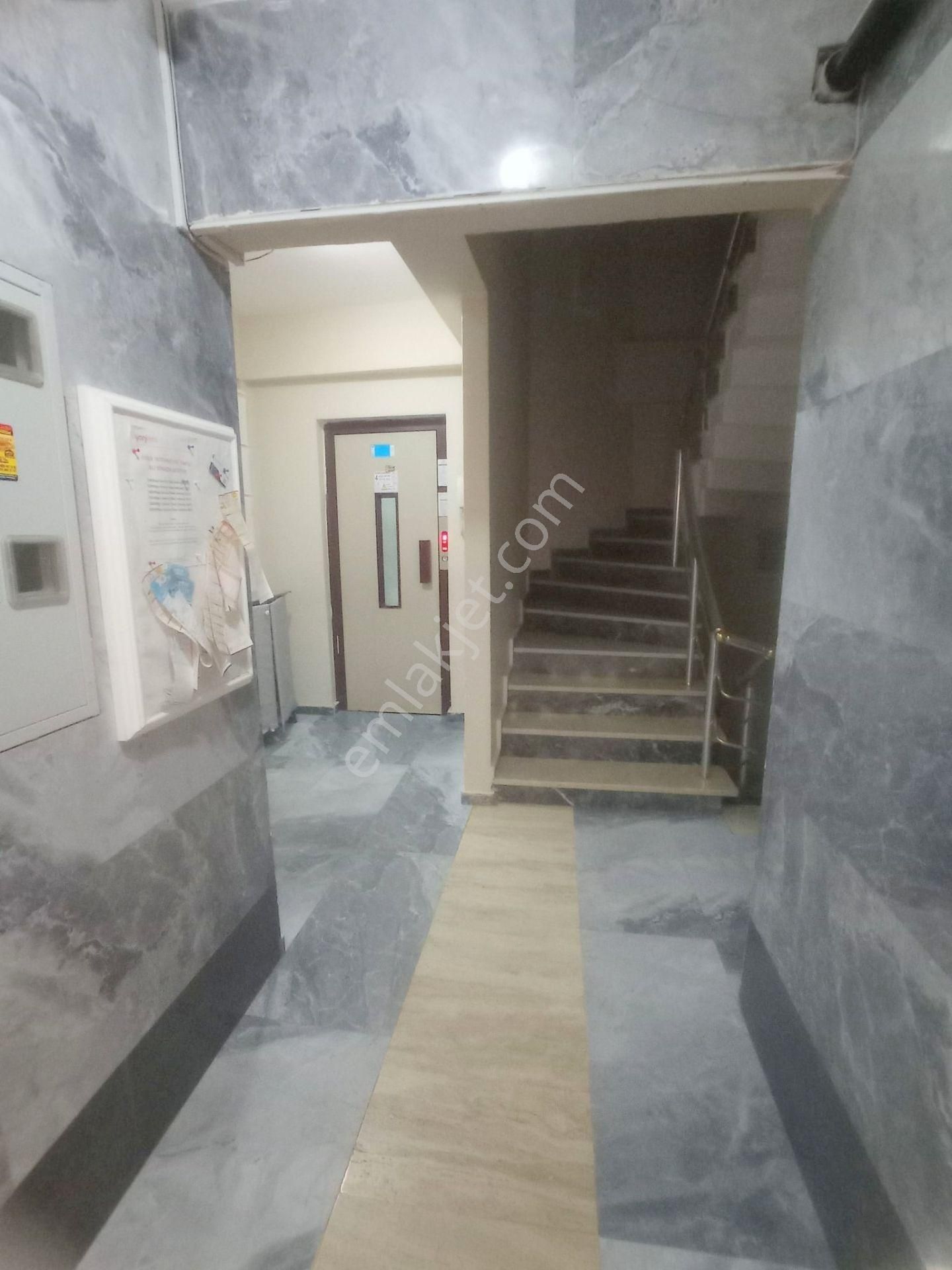 Sancaktepe Sarıgazi Merkez Metro Yakın 2+1 Satılık Arakat Daire