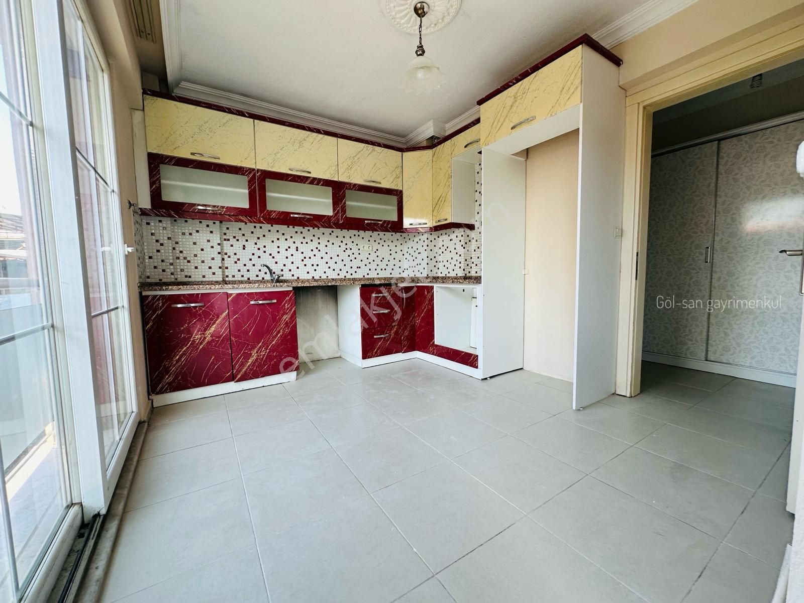🏡 Göl-san Gayrimenkul’den 🏡 Yeşil Mah. Satılık 2+1 Fırsat Daire !!