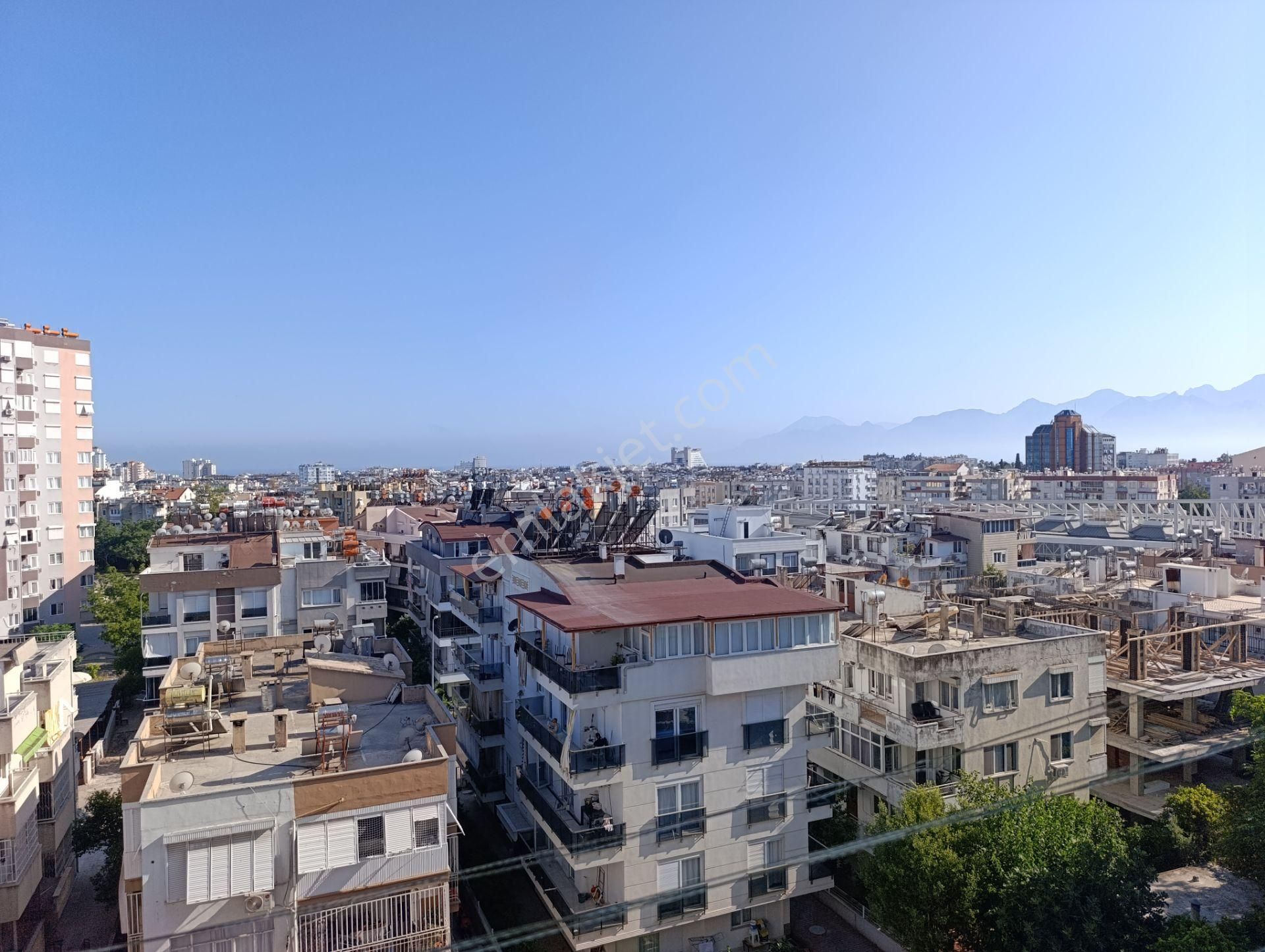Doğugarajında, Tramvay Yolunda Deniz Manzaralı 3+1 Satılık Daire