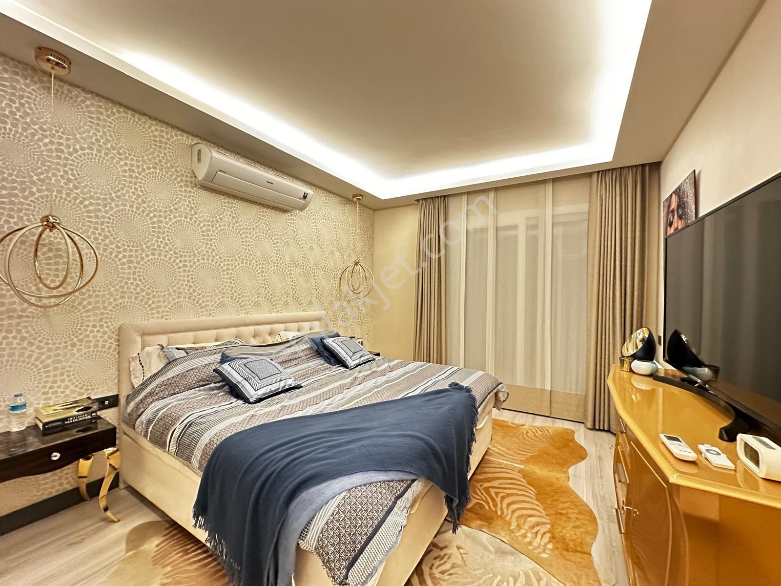 Kuşadası Ege Mah. Özenle Yapılmış Mimari Manzaralı Net 300 M2 - Görsel 22