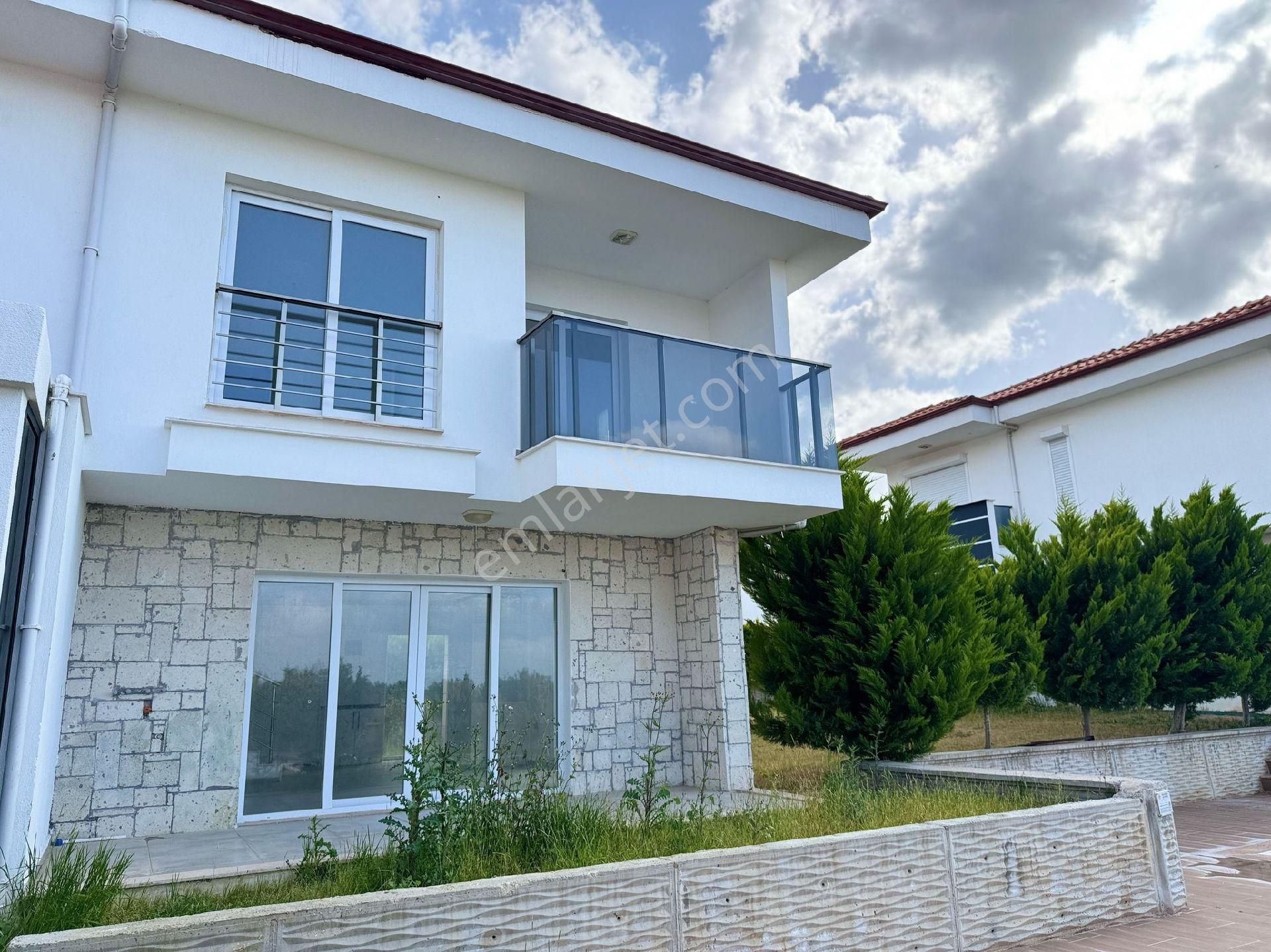 Güzelçamlı Bölgesinde Havuzlu Siite İçerisinde 3+1 Villa