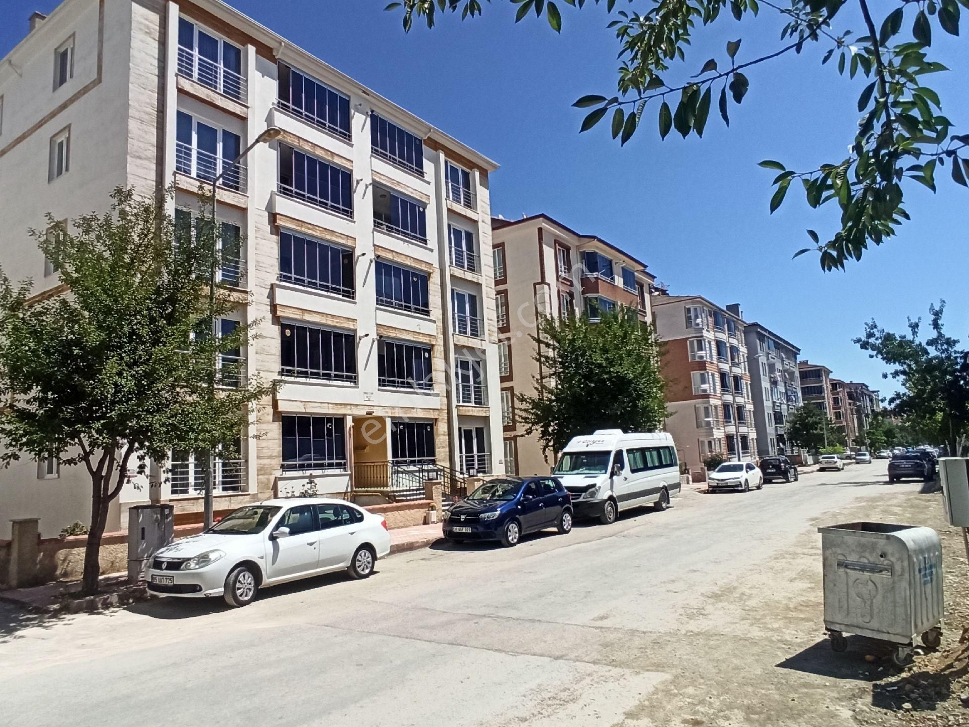Yuvam Emlaktan Mahzen Mah Müezzinzade Hıfzı Sokakta Satılık 150 Metrekare 3+1 Daire