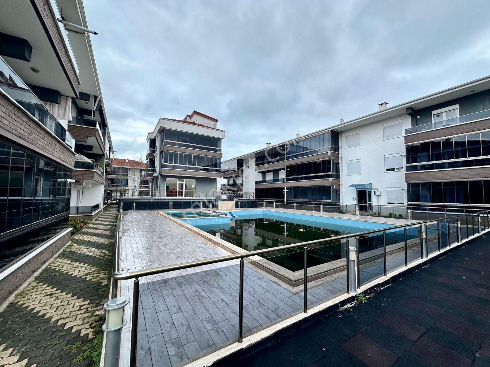 Yenimahallede Lüx Havuzlu Sitede Nehir Manzaralı Satılık Daire